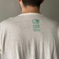 Doe R$ 130 e ganhe uma camiseta masculina branca "Contém Vida" - Image 2