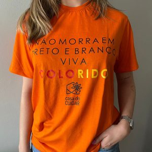 Doe R$ 60 e ganhe uma camiseta unissex "Viva colorido"